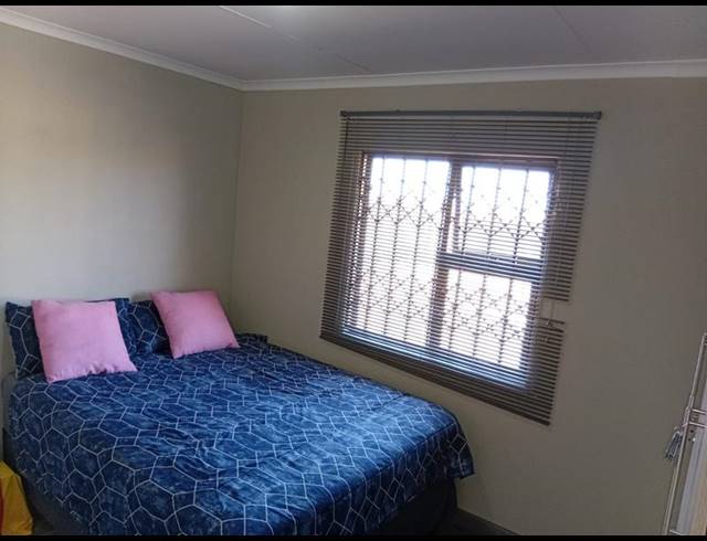 2 BEDROOM HOUSE FOR SALE IN WINDMILL PARK EXT